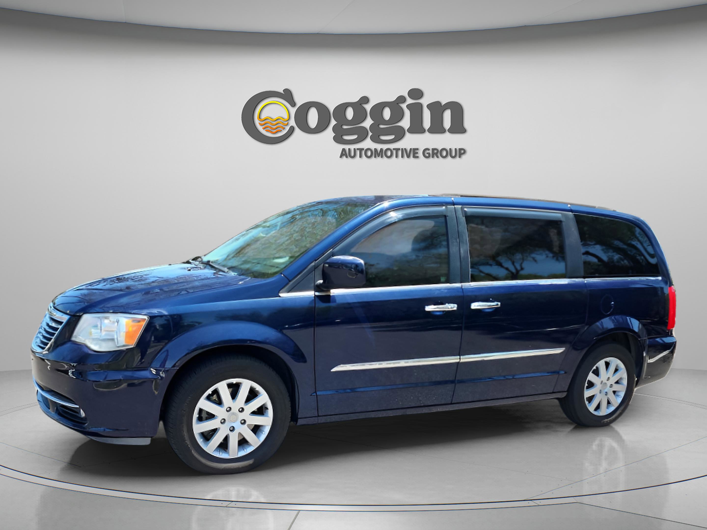 Used 2015 Chrysler Town & Country Touring w/ Driver Convenience Group FWD image 1