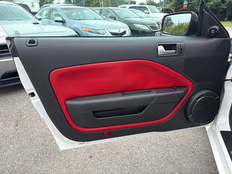 Used 2006 Ford Mustang GT RWD image 9