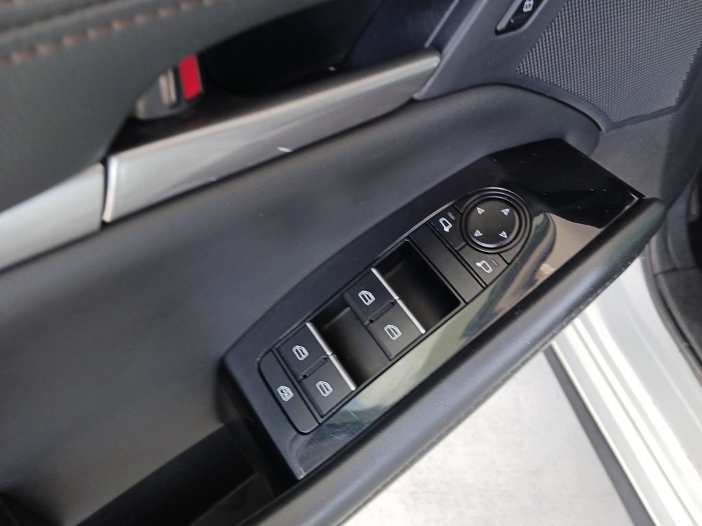 Used 2024 MAZDA MAZDA3 s FWD image 29