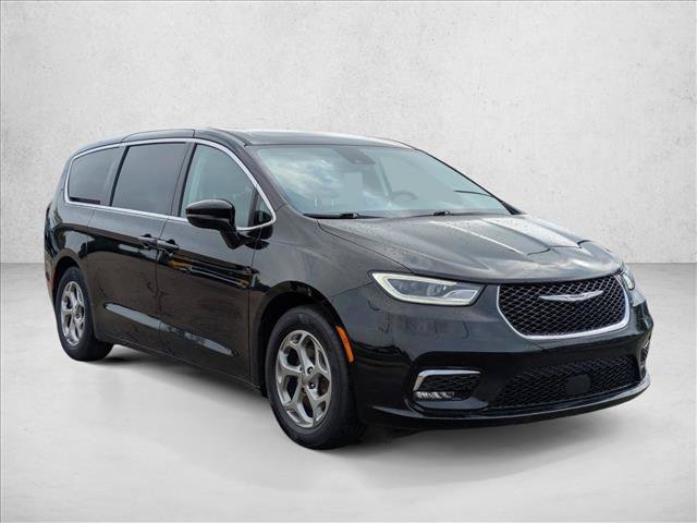 Used 2024 Chrysler Pacifica Limited FWD image 3