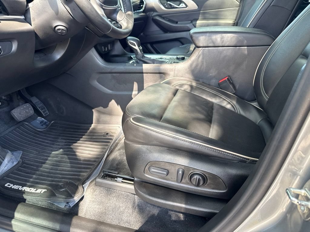 Used 2023 Chevrolet Traverse Premier w/ Redline Edition FWD image 22