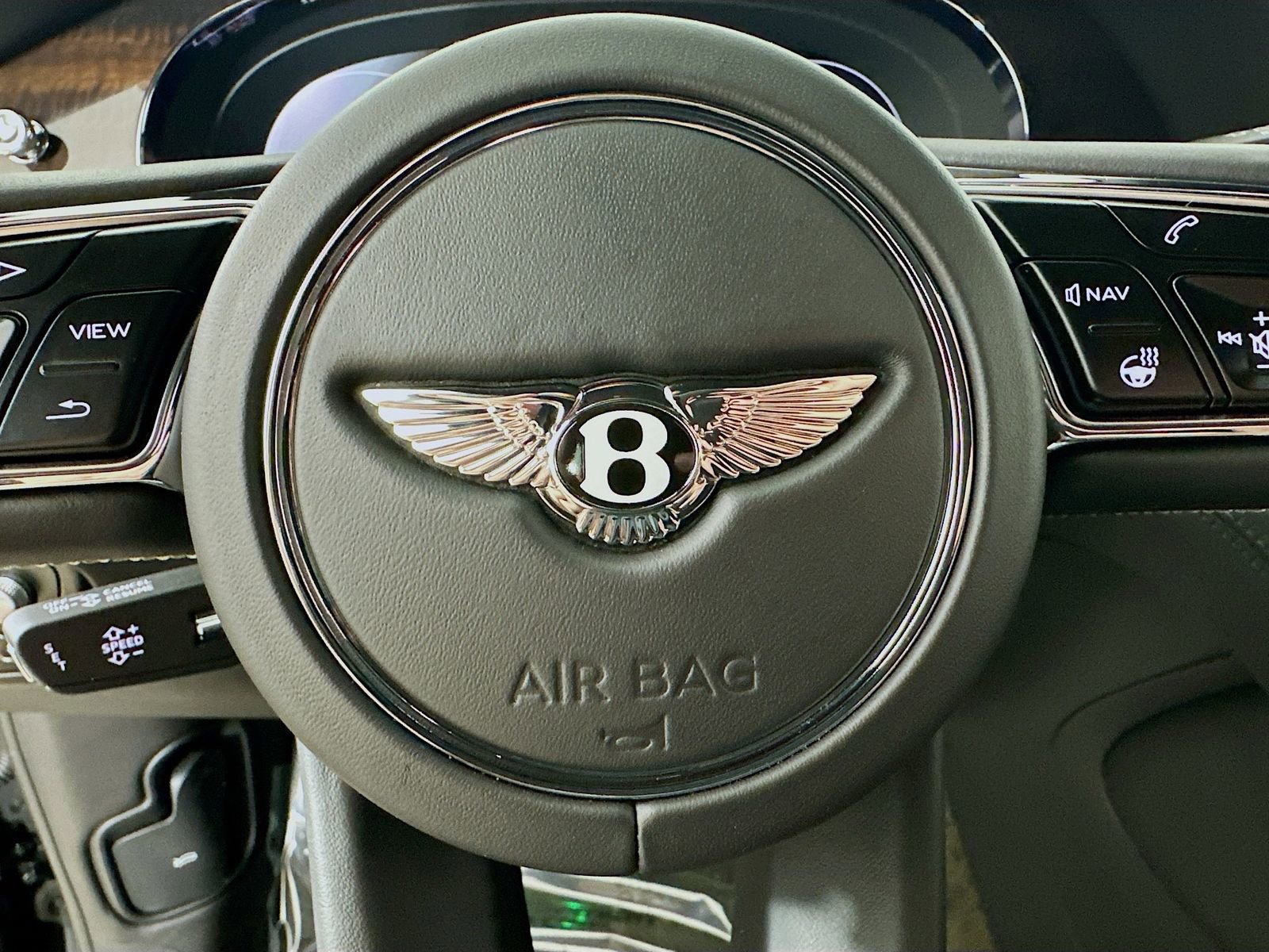 Used 2022 Bentley Bentayga AWD/4WD image 53