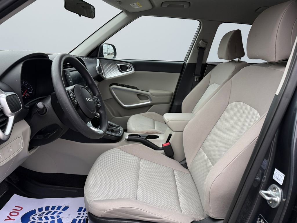 Used 2022 Kia Soul LX image 9