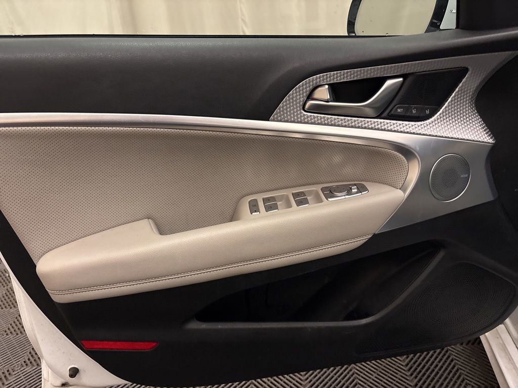 Used 2023 Genesis G70 2.0T w/ Sport Prestige Package image 10