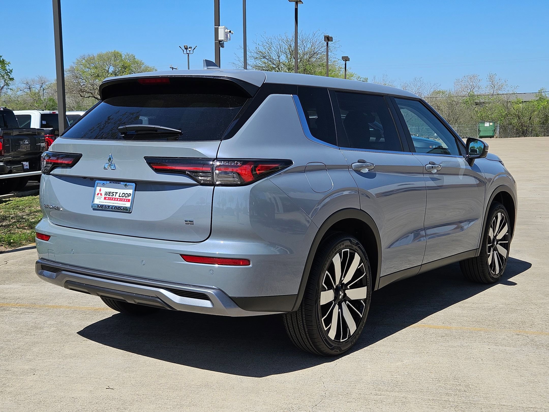 New 2026 Mitsubishi Outlander FWD image 5