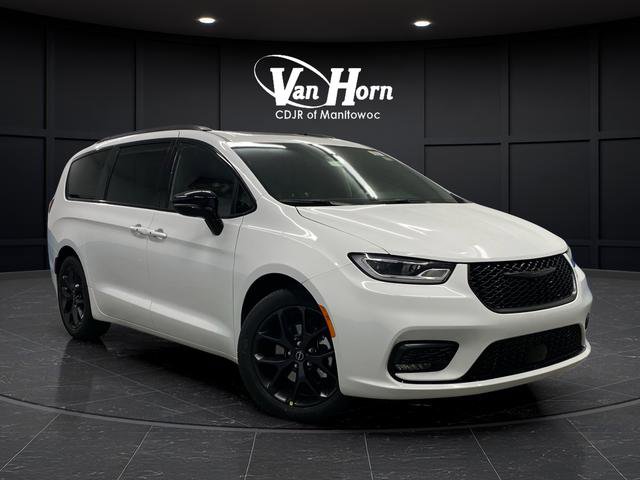 New 2026 Chrysler Pacifica Limited w/ S Appearance Package image 1