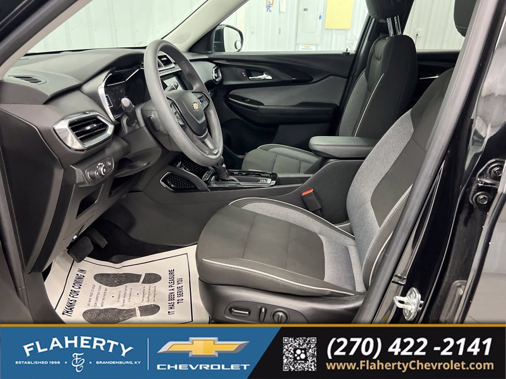 Used 2023 Chevrolet TrailBlazer LT w/ Convenience Package AWD/4WD image 9