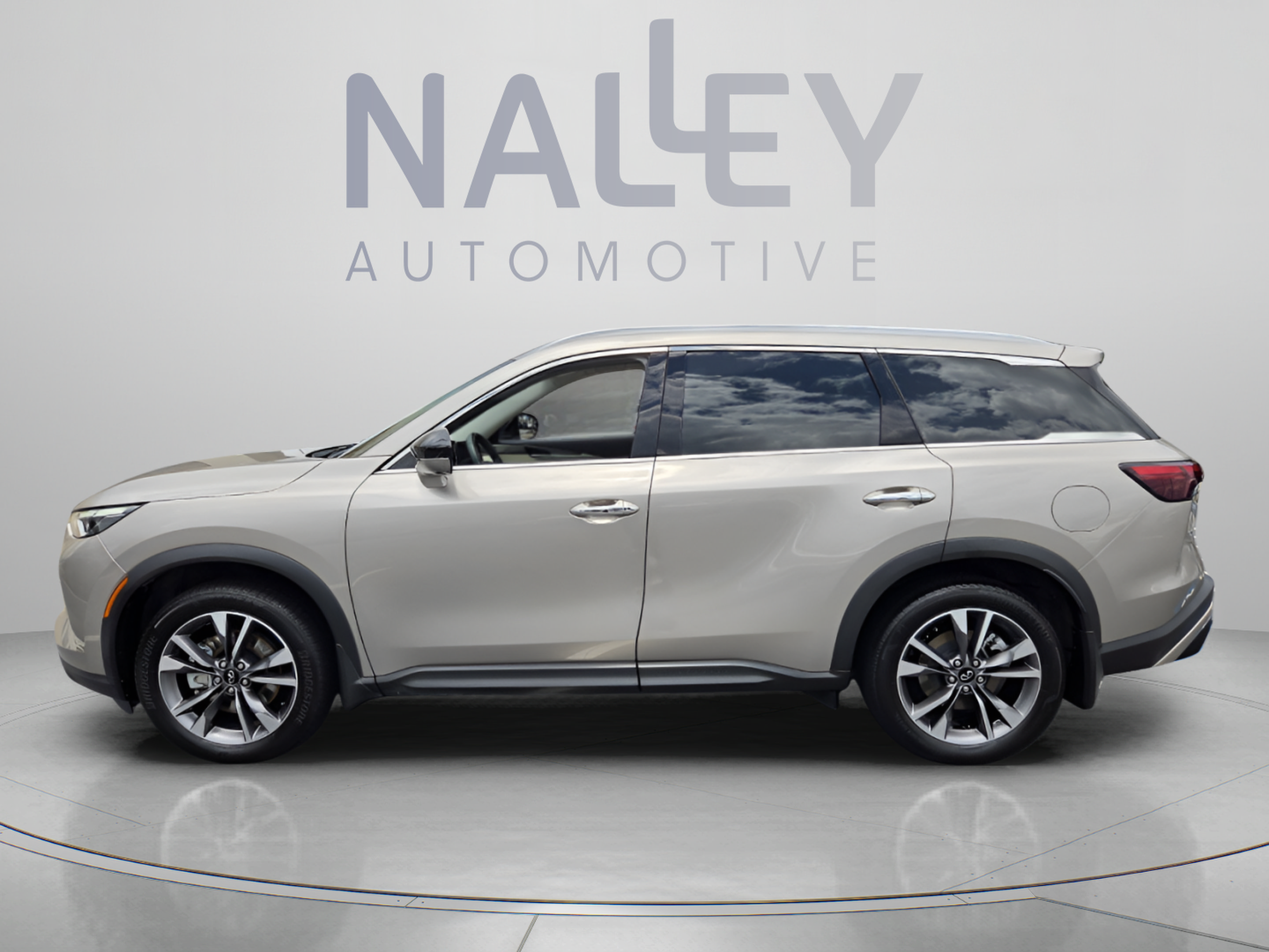 Used 2024 INFINITI QX60 Luxe FWD image 2