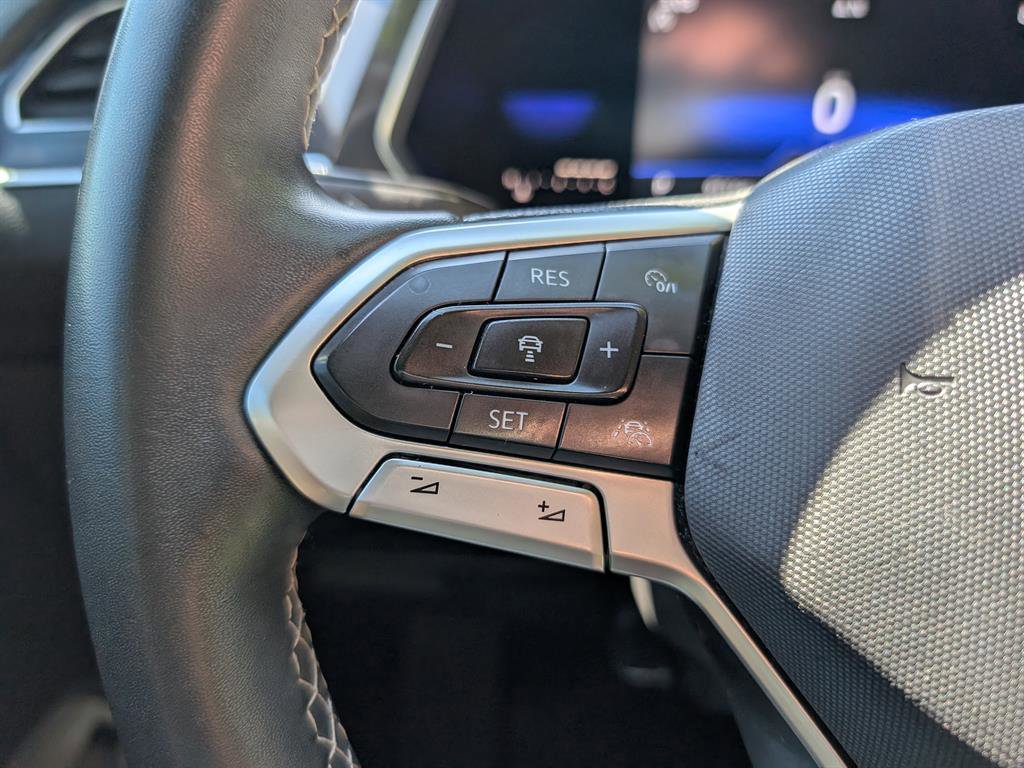 Used 2022 Volkswagen Tiguan SE image 33