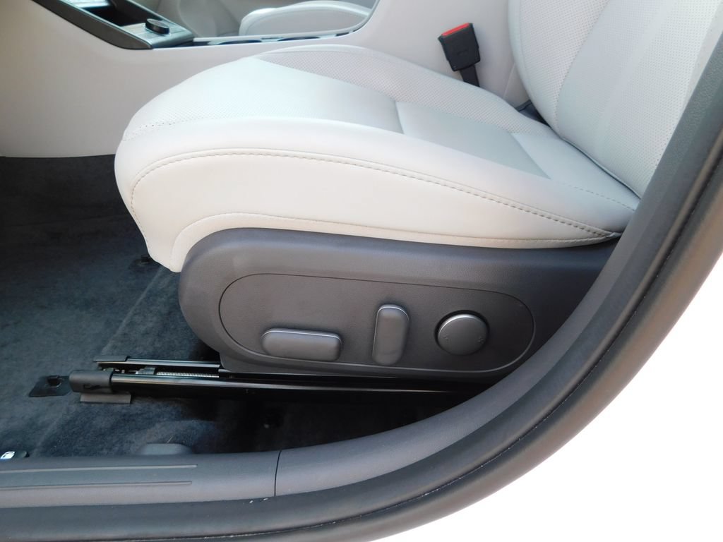 Used 2025 Hyundai Kona Limited AWD/4WD image 14