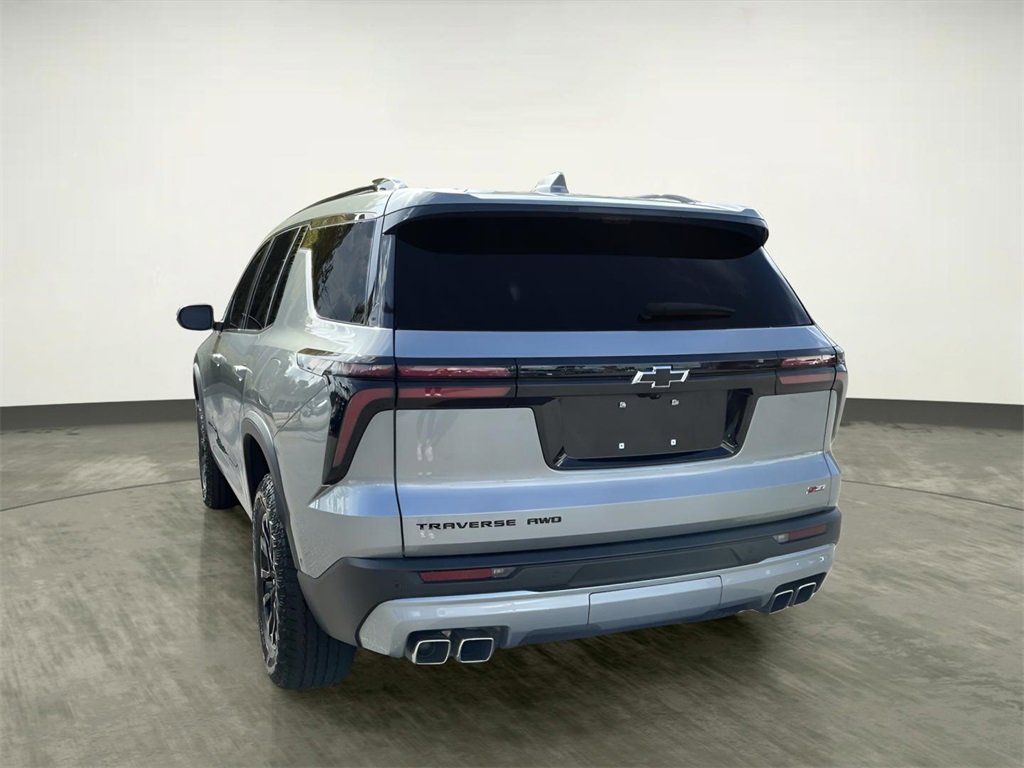 Used 2024 Chevrolet Traverse Z71 w/ Enhanced Driving Package image 6