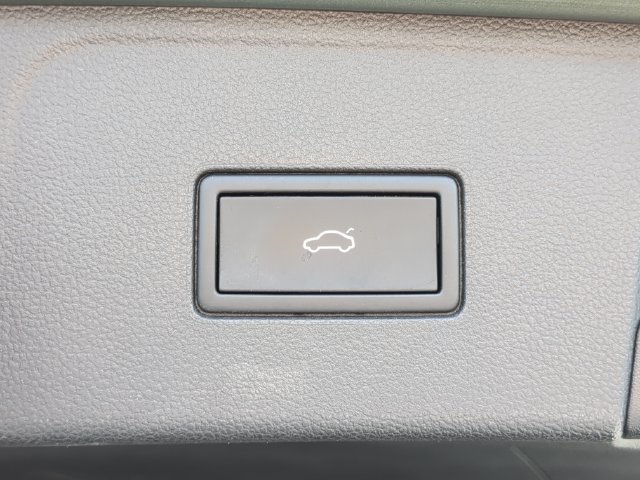 Used 2024 Volkswagen Atlas Peak Edition SEL AWD/4WD image 13