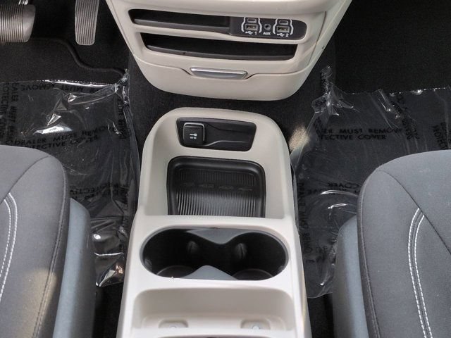Used 2023 Chrysler Voyager LX FWD image 18