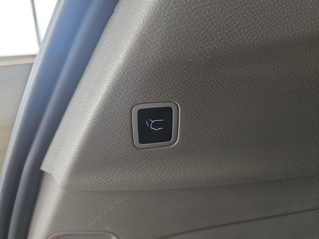 Used 2023 Chrysler Pacifica Touring-L FWD image 13