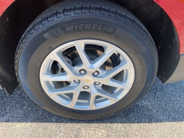 Used 2024 Chevrolet Equinox LT w/ LPO, Floor Liner Package FWD image 11
