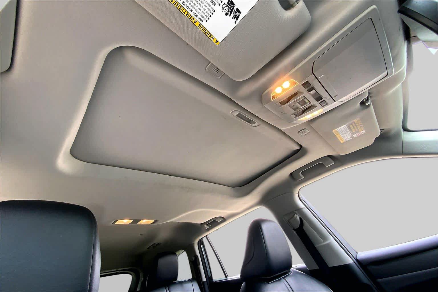 Used 2023 Toyota Highlander XLE FWD image 14