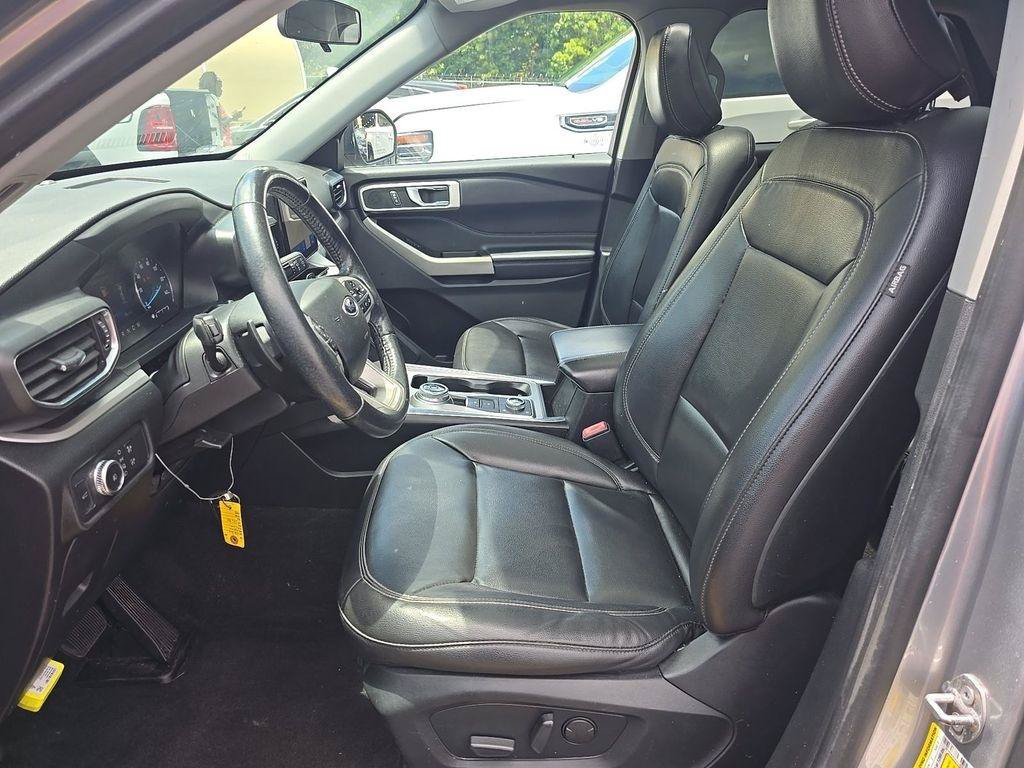 Used 2020 Ford Explorer XLT w/ Equipment Group 202A AWD/4WD image 12