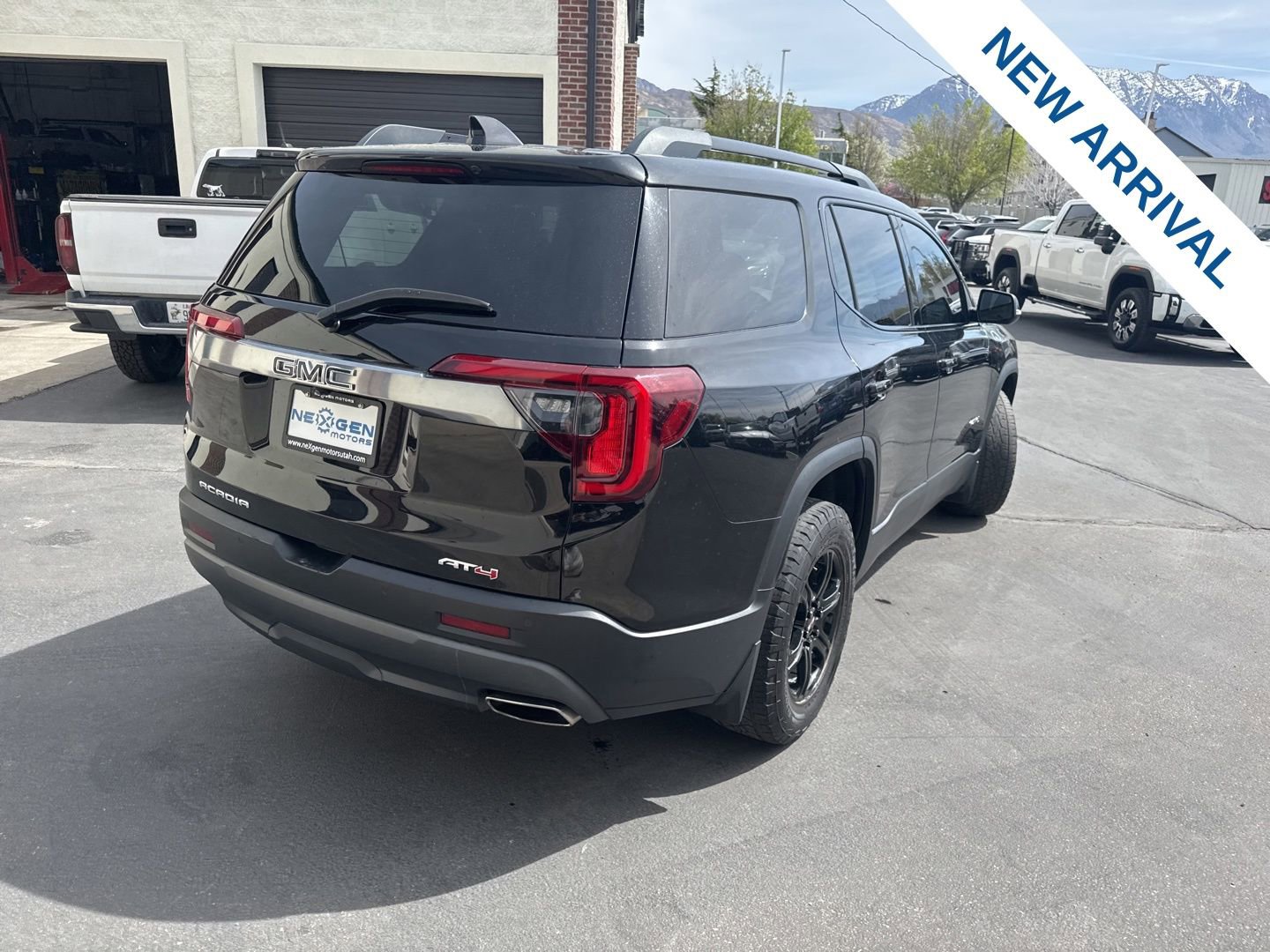 Used 2023 GMC Acadia AT4 w/ LPO, Floor Liner Package image 7