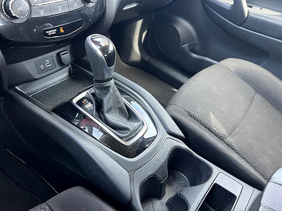 Used 2020 Nissan Rogue Sport S image 25