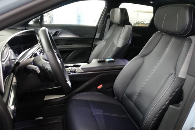 Used 2024 Cadillac Lyriq Tech AWD/4WD image 11