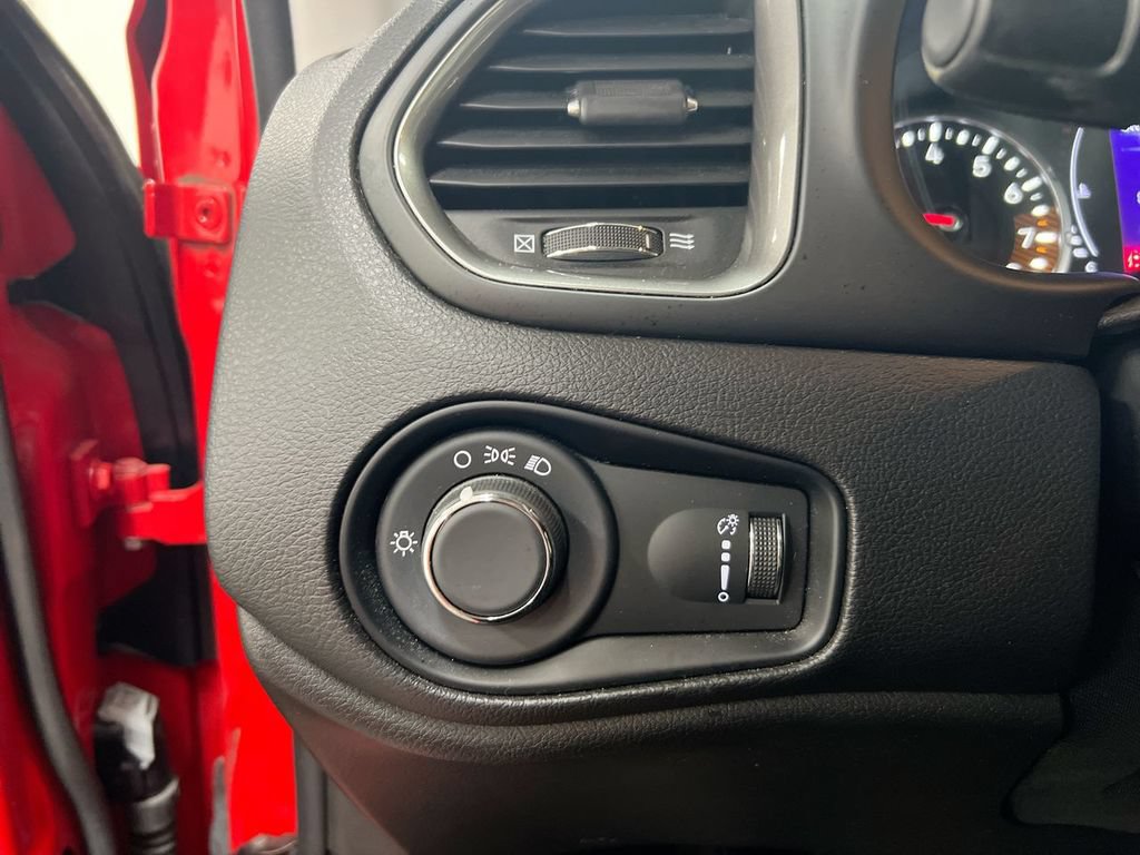 Used 2022 Jeep Renegade Sport w/ Sport Appearance Group AWD/4WD image 19