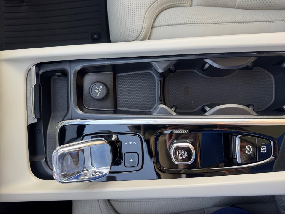 New 2025 Volvo XC60 B5 Ultra w/ Protection Package Premier image 20