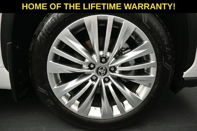 Used 2025 Toyota Highlander Platinum AWD/4WD image 45