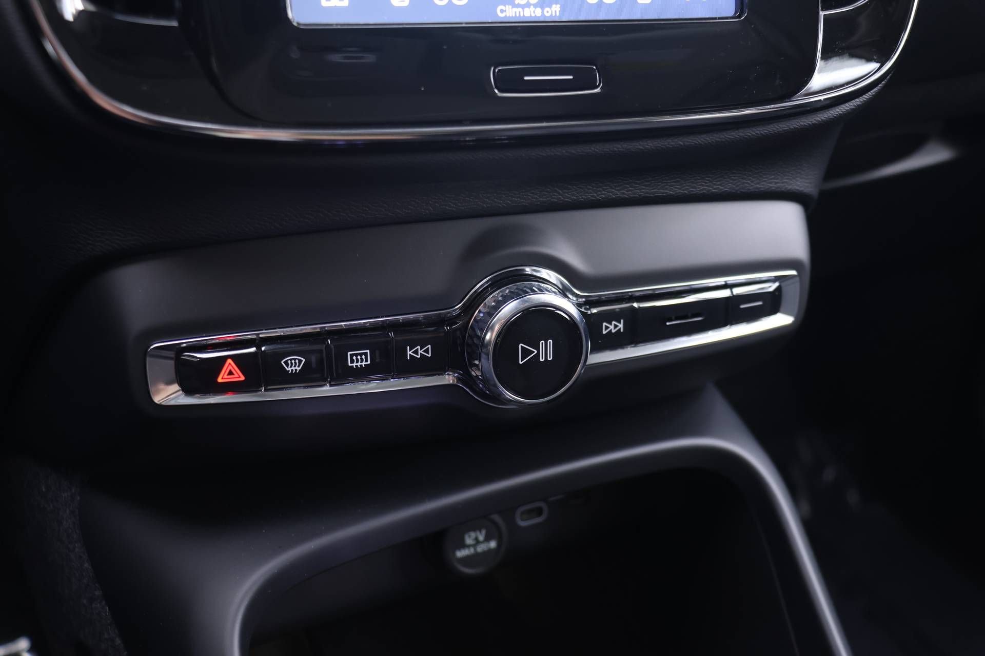 New 2026 Volvo XC40 B5 Plus w/ Protection Package Premier AWD/4WD image 11