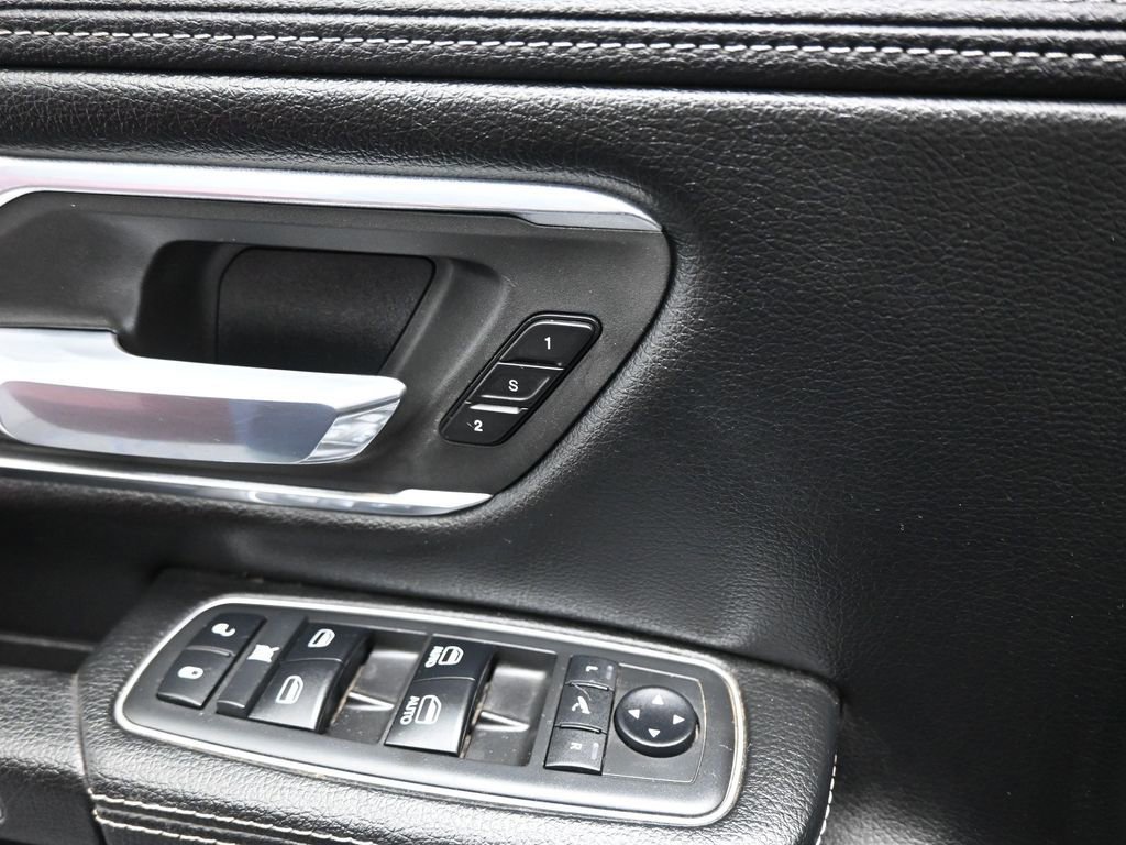 Used 2019 RAM 1500 Laramie image 12