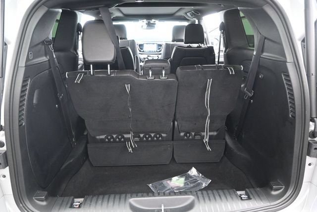 Used 2026 Chrysler Pacifica Limited FWD image 14