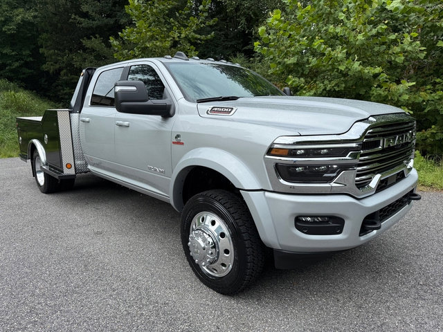 New 2026 RAM 4500 4x4 Crew Cab DRW image 4