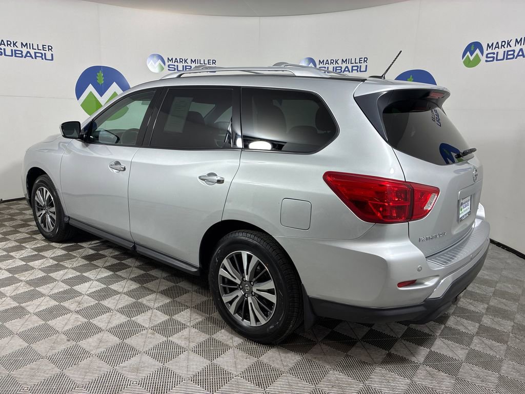 Used 2017 Nissan Pathfinder SV image 8