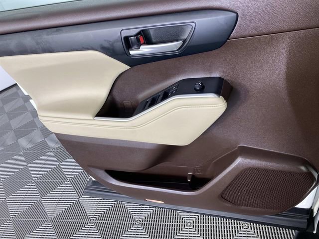 Used 2021 Toyota Highlander XLE image 26
