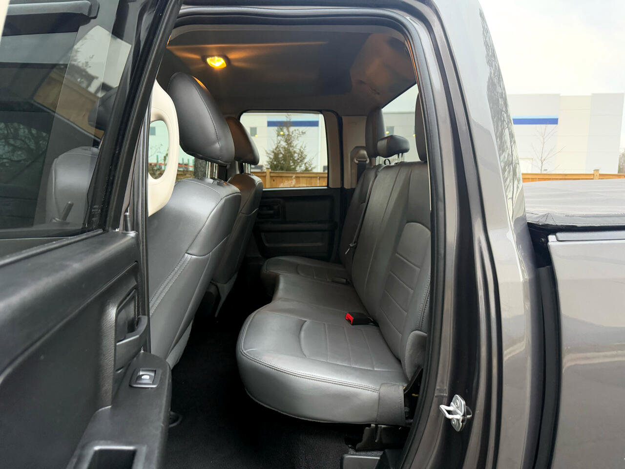 Used 2015 RAM 1500 Express image 17