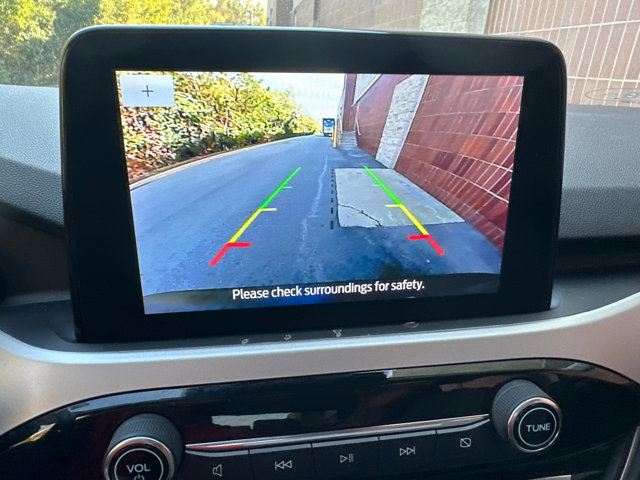 Used 2022 Ford Escape SE w/ SE Sport Appearance Package image 17