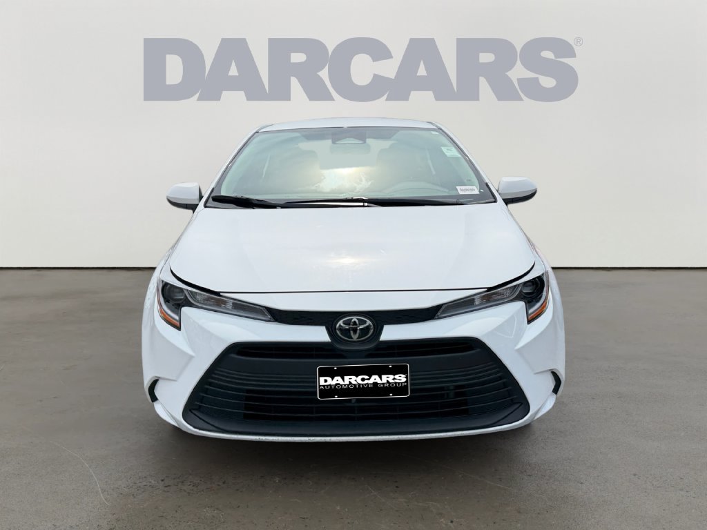 Used 2025 Toyota Corolla LE FWD image 2