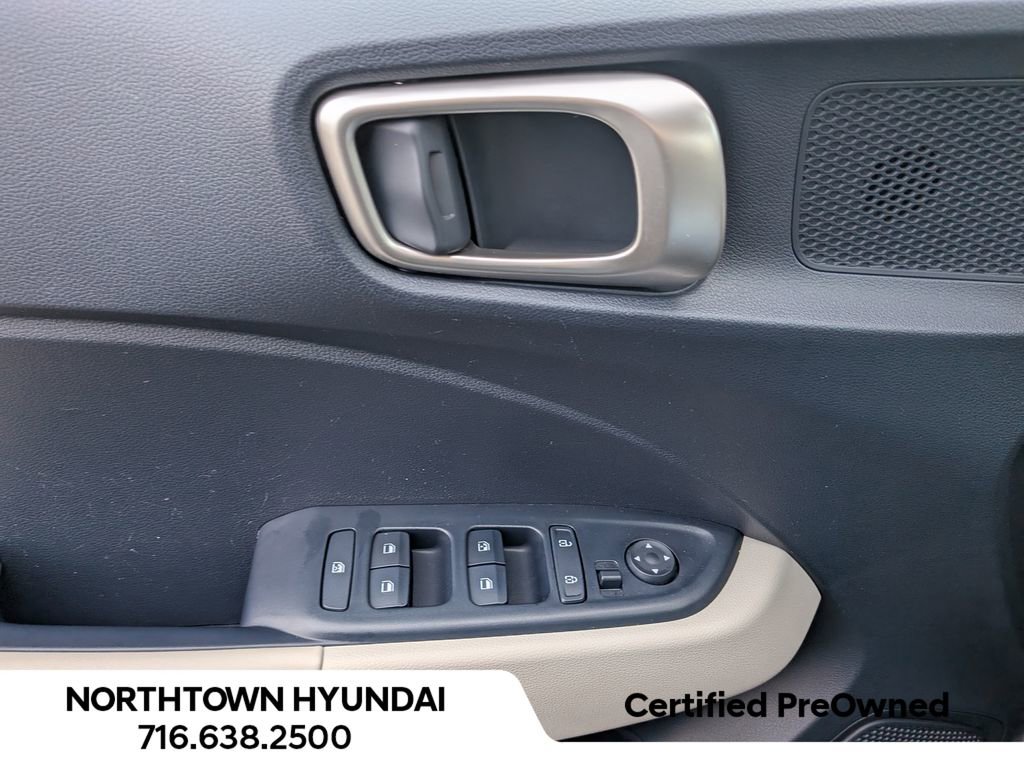 Used 2023 Hyundai Venue Limited image 29