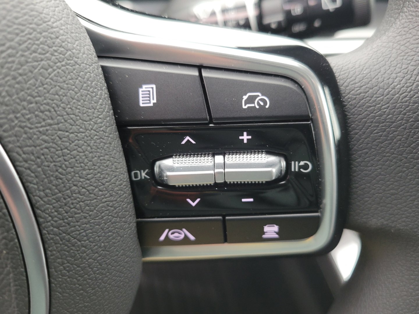 Used 2025 Kia Sorento LX image 22