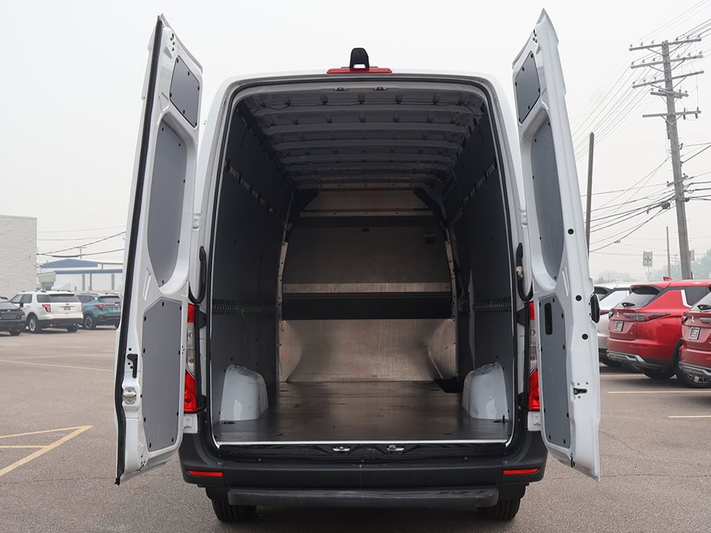 Used 2024 Mercedes-Benz eSprinter 170 Cargo image 12