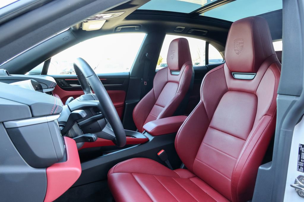 Certified 2025 Porsche Macan 4 Electric image 5