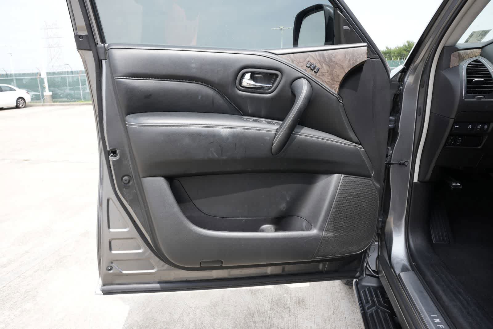 Used 2021 INFINITI QX80 Premium Select w/ All-Season Package AWD/4WD image 17