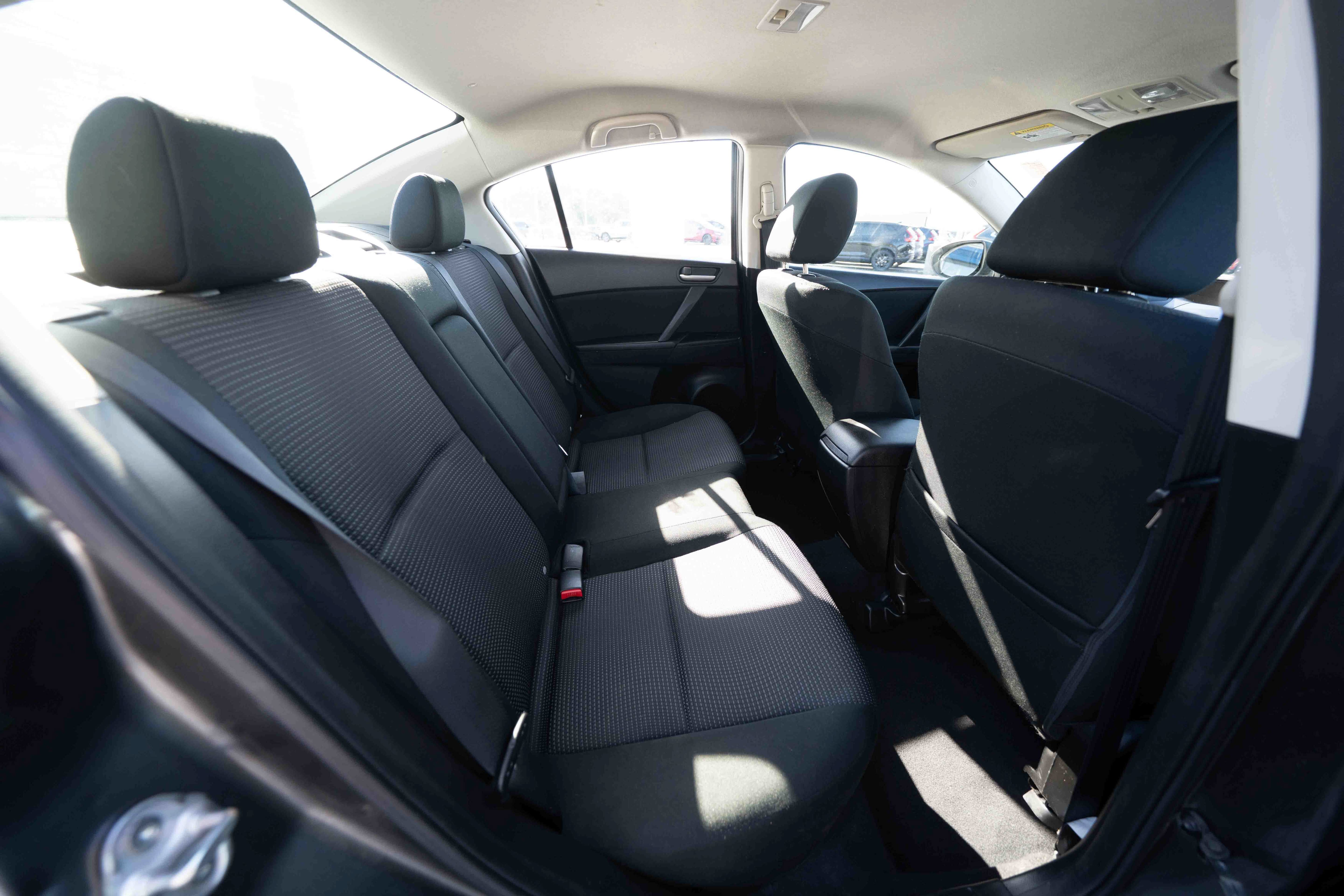 Used 2012 MAZDA MAZDA3 i Touring FWD image 24