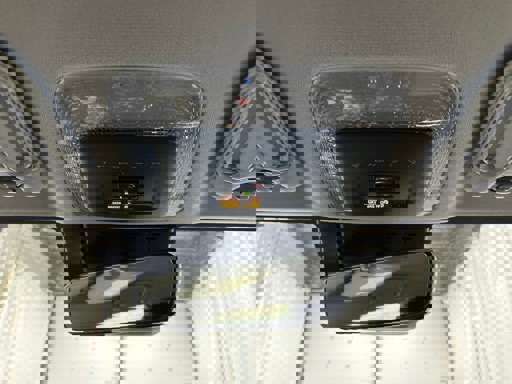 Used 2025 Toyota Prius XLE image 43