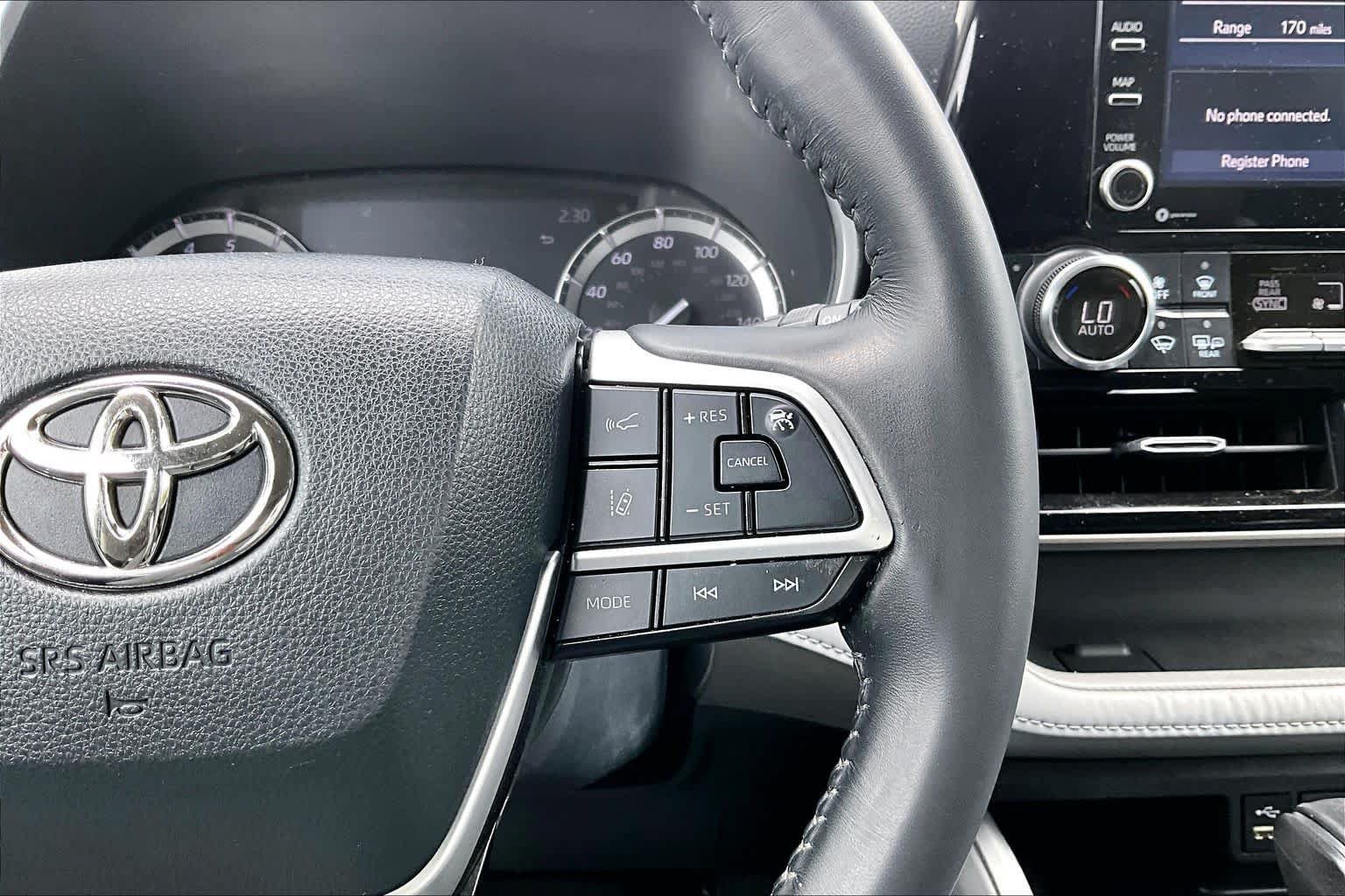 Used 2022 Toyota Highlander XLE AWD/4WD image 24