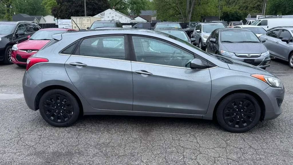 Used 2017 Hyundai Elantra GT FWD image 6