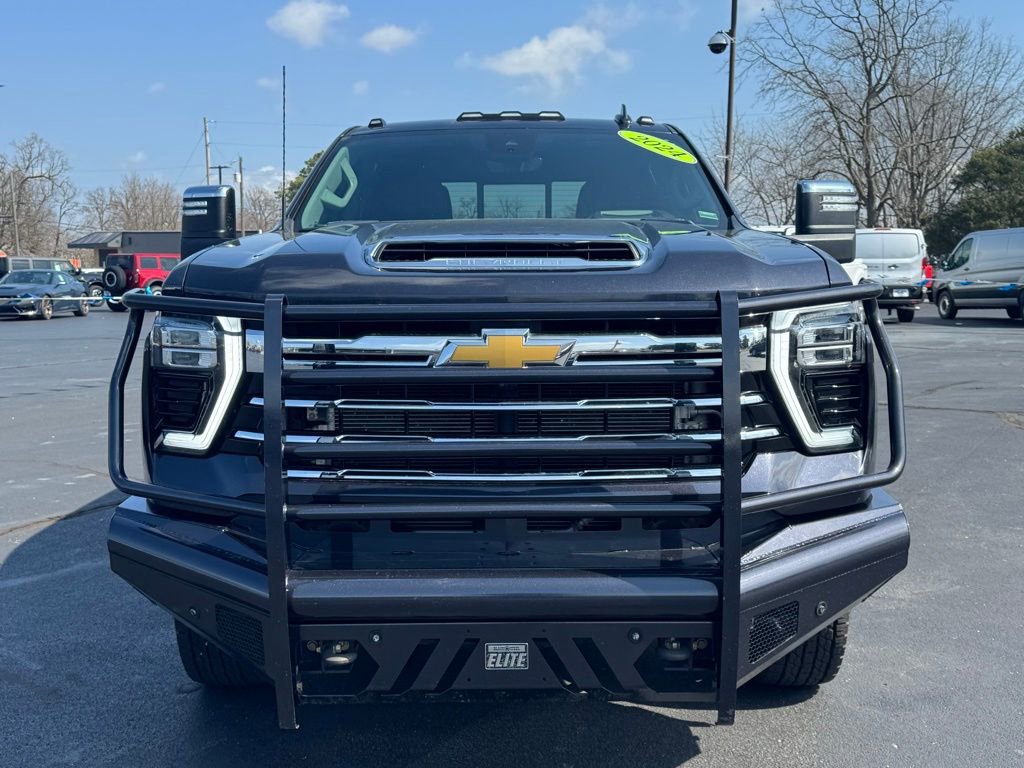 Used 2024 Chevrolet Silverado 3500 LTZ w/ LTZ Convenience Package image 31