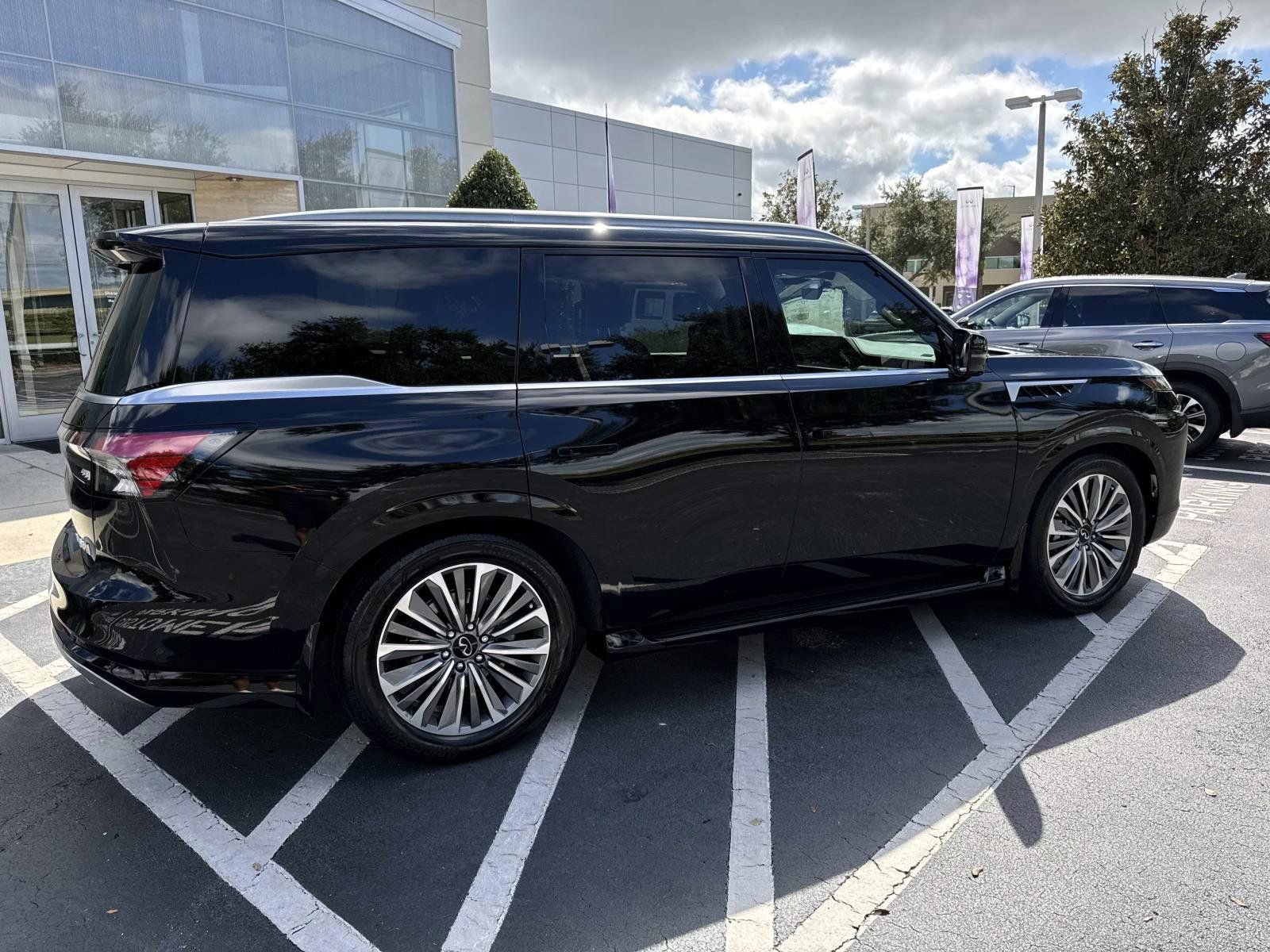 New 2026 INFINITI QX80 Luxe w/ Cargo Package image 2