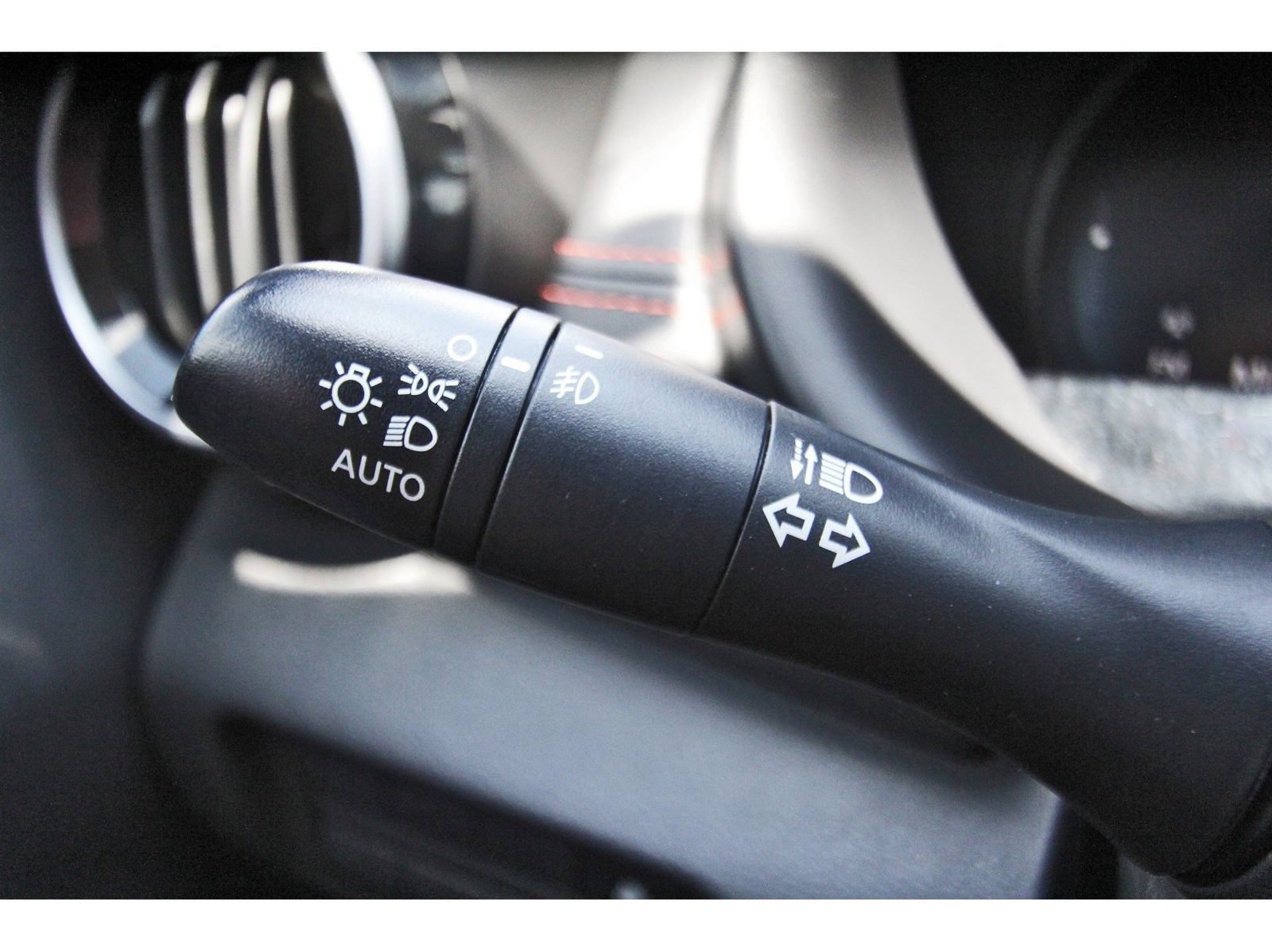 Used 2023 Nissan Kicks SR w/ SR Premium Package FWD image 17