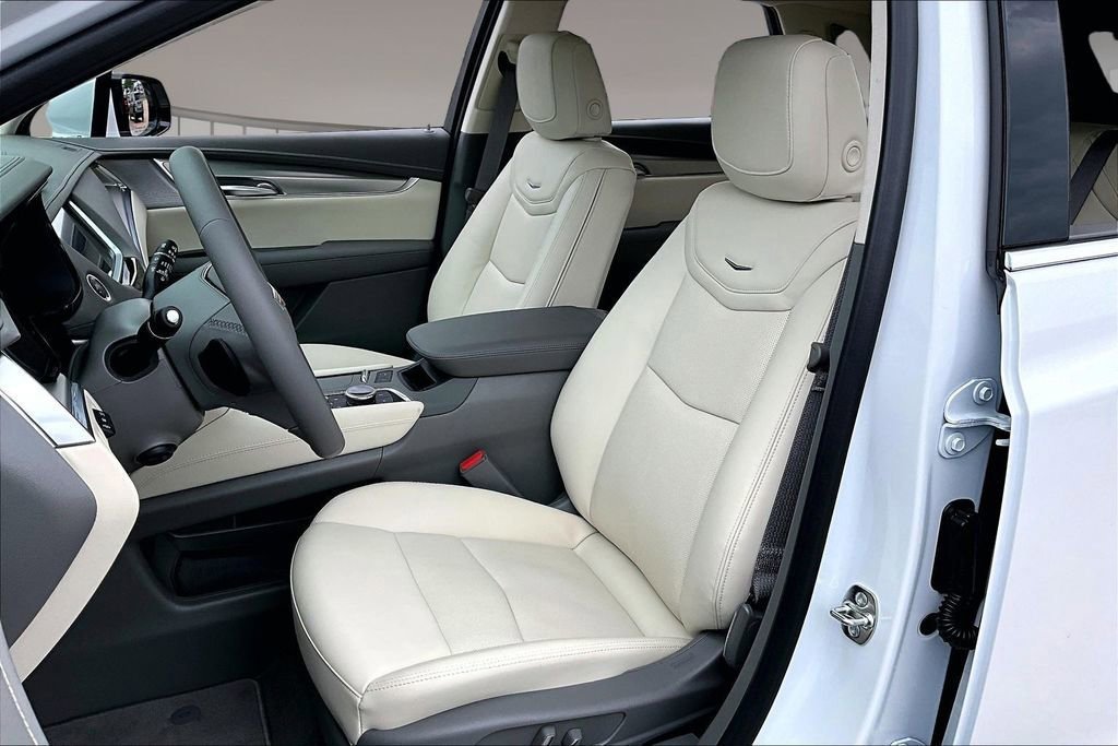 New 2026 Cadillac XT5 Premium Luxury w/ Driver Assist Package FWD image 9
