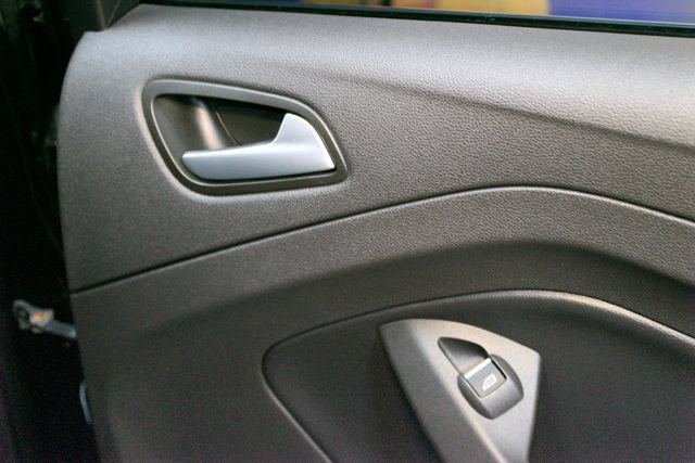 Used 2019 Ford Escape SE w/ Ford Safe & Smart Package FWD image 12